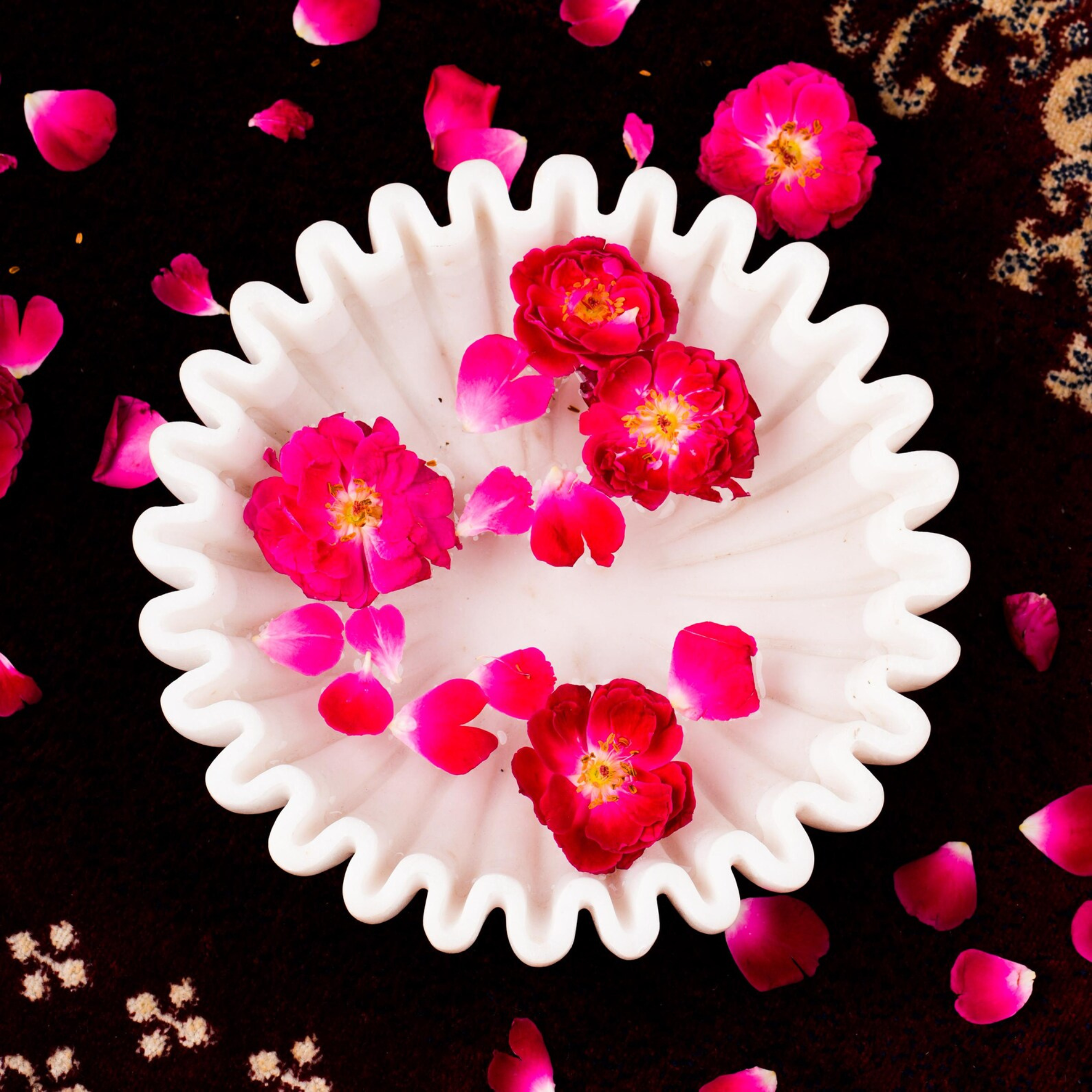 White Ruffle Marble Urli