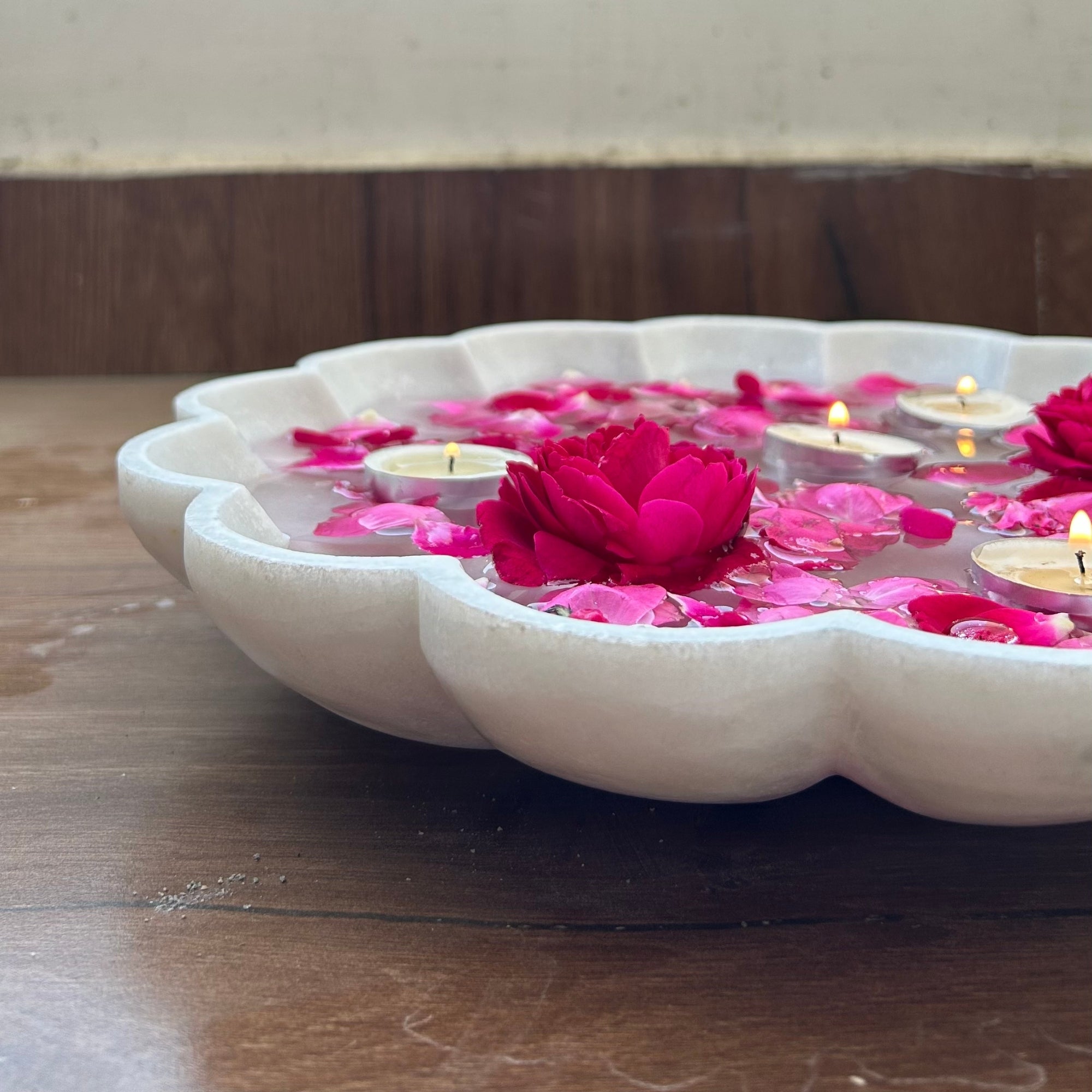 Daisy Burst Marble Urli - 12 inch