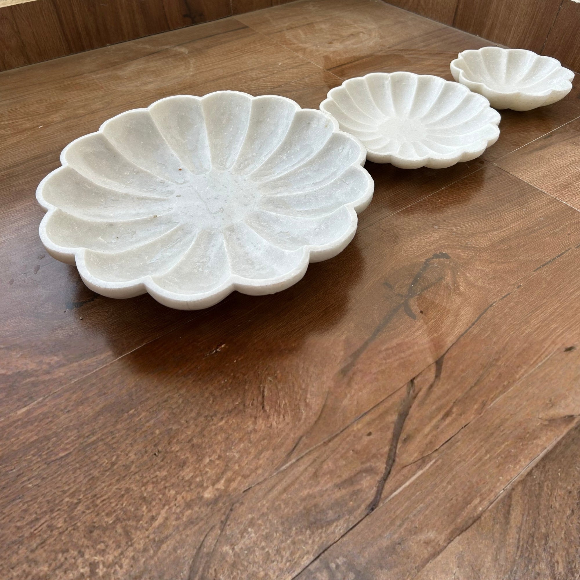 Daisy Burst Marble Urli - 8 inch