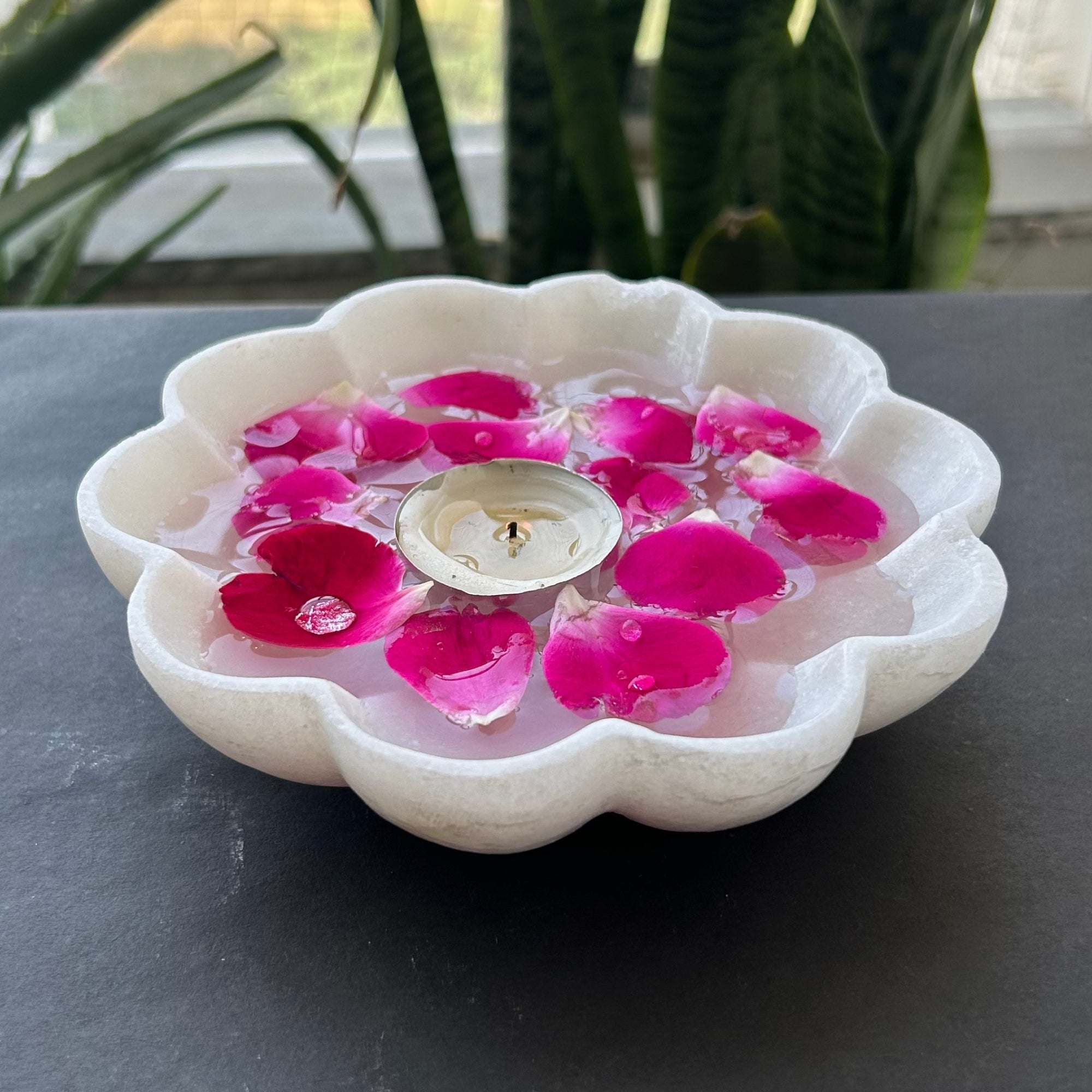 Daisy Burst Marble Urli - 6 inch