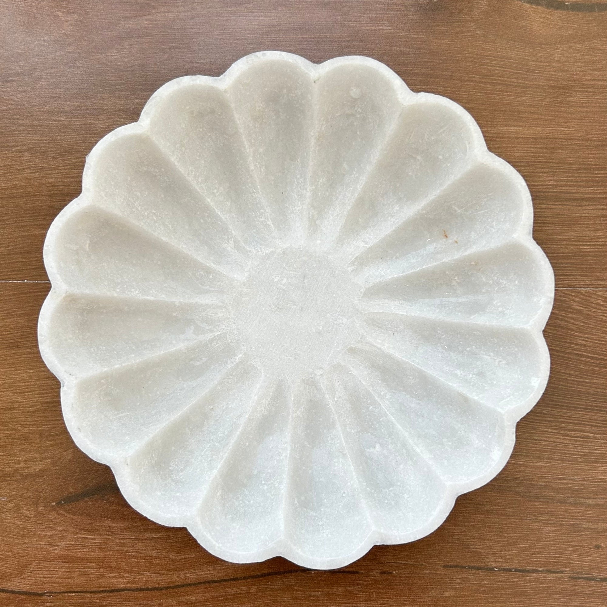 Daisy Burst Marble Urli - 8 inch