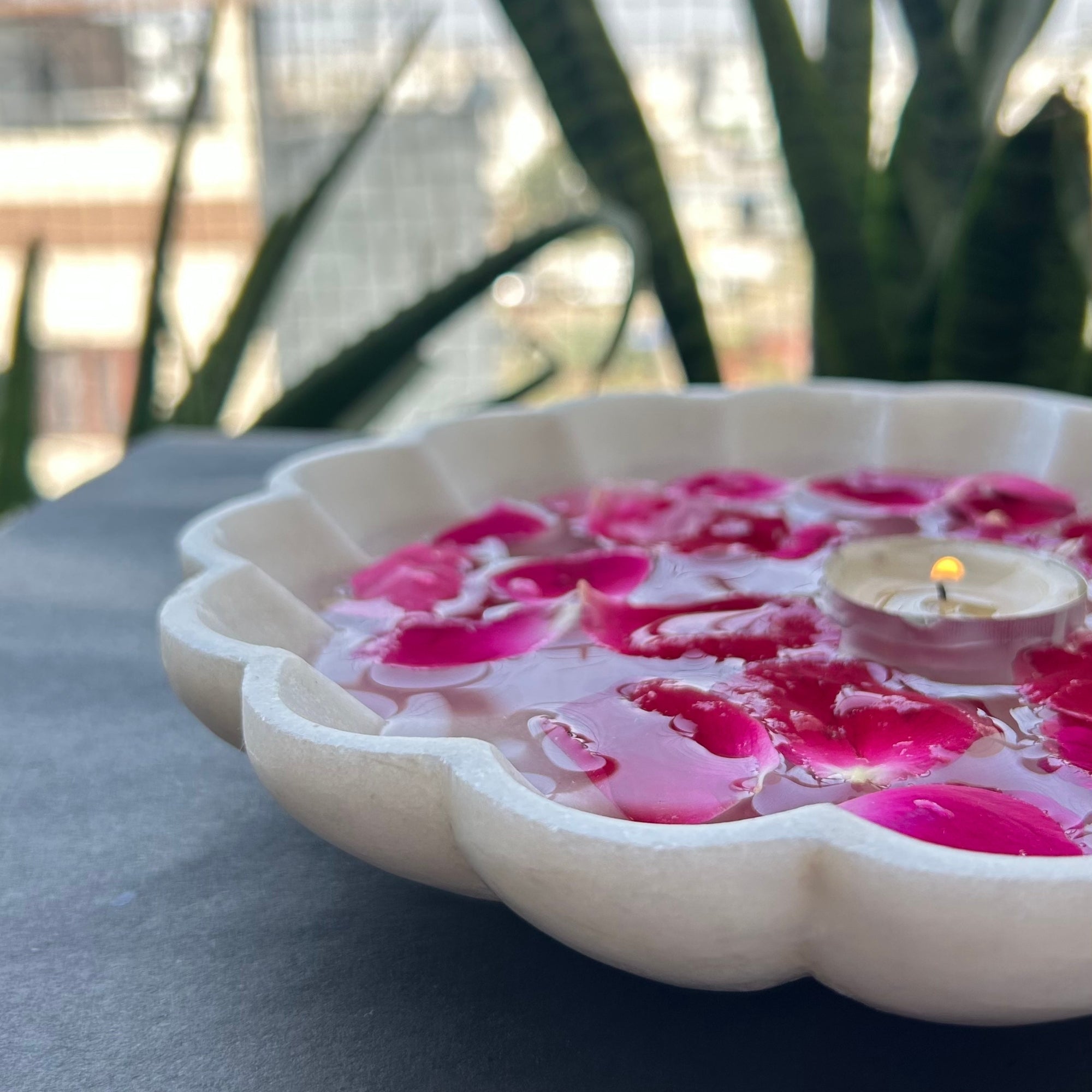 Daisy Burst Marble Urli - 8 inch