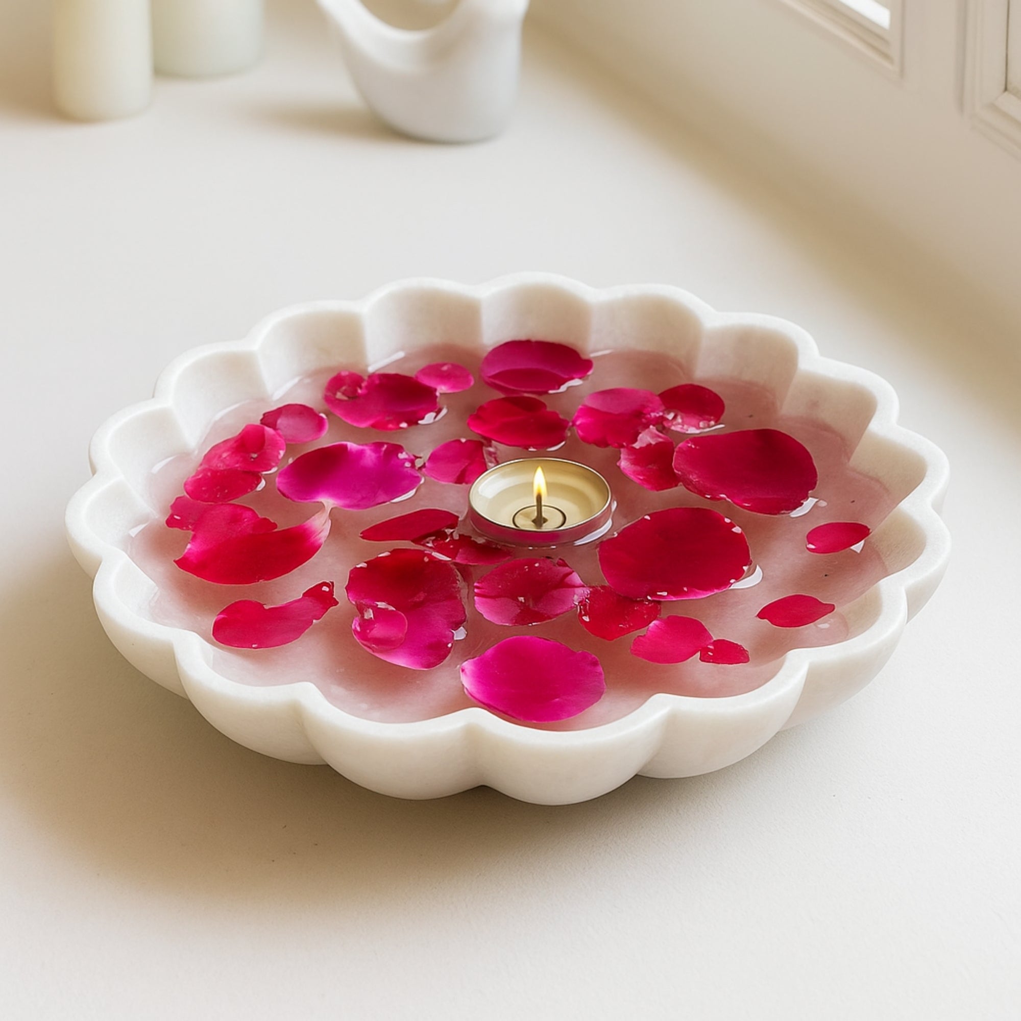 Daisy Burst Marble Urli - 12 inch