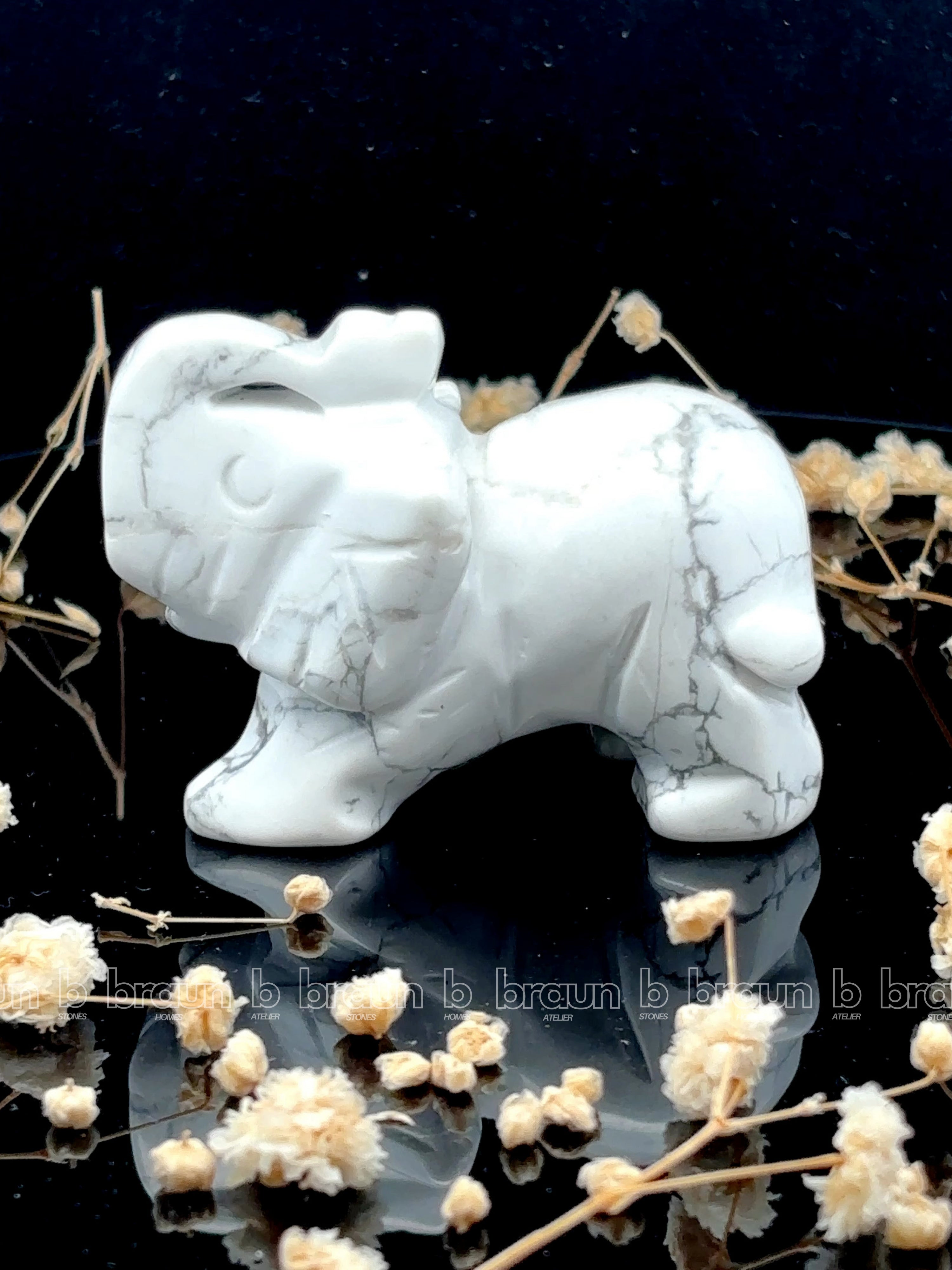 Howlite Elephant Medium