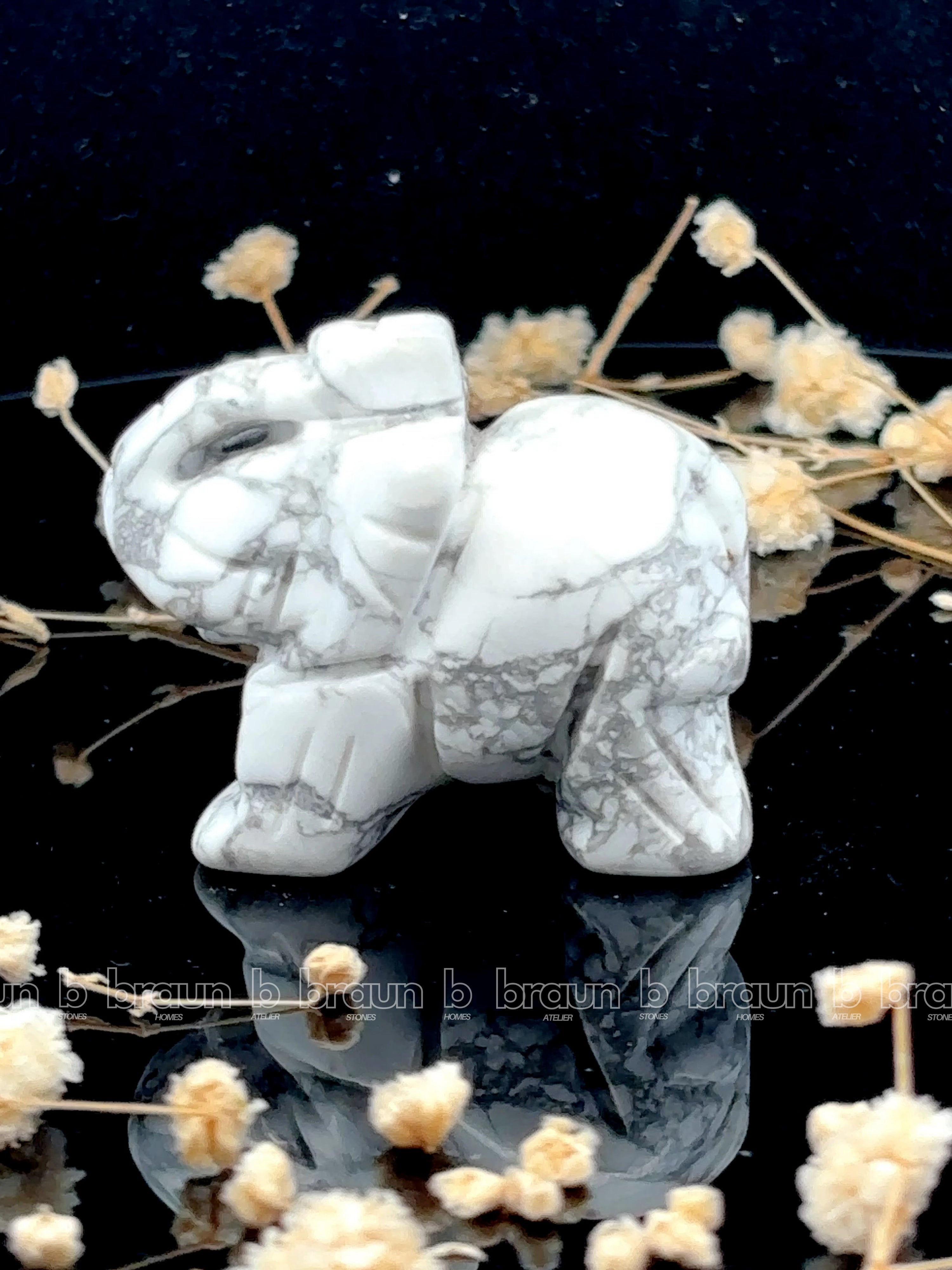 Howlite Elephant Xsmall
