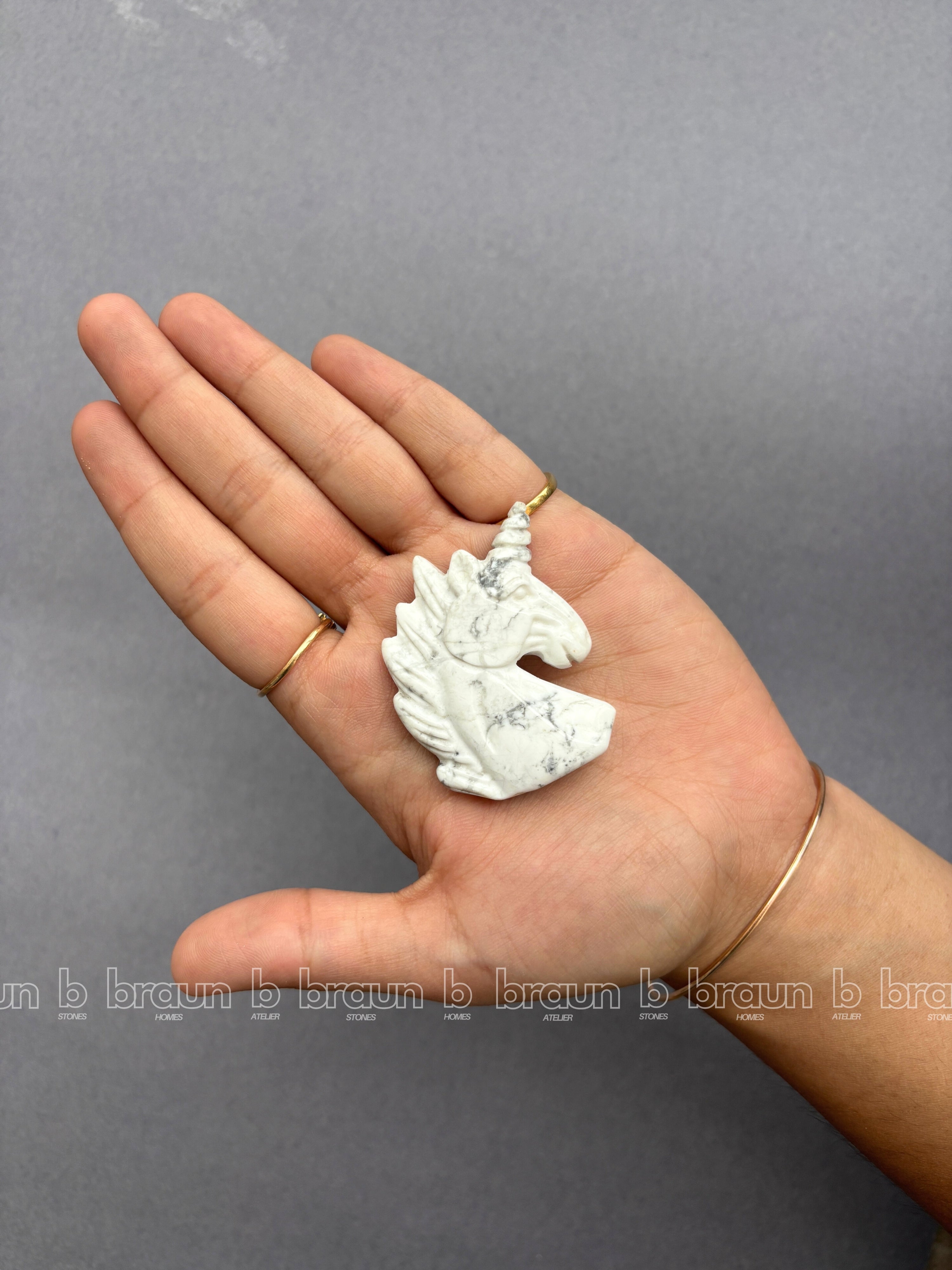 Howlite Unicorn Medium