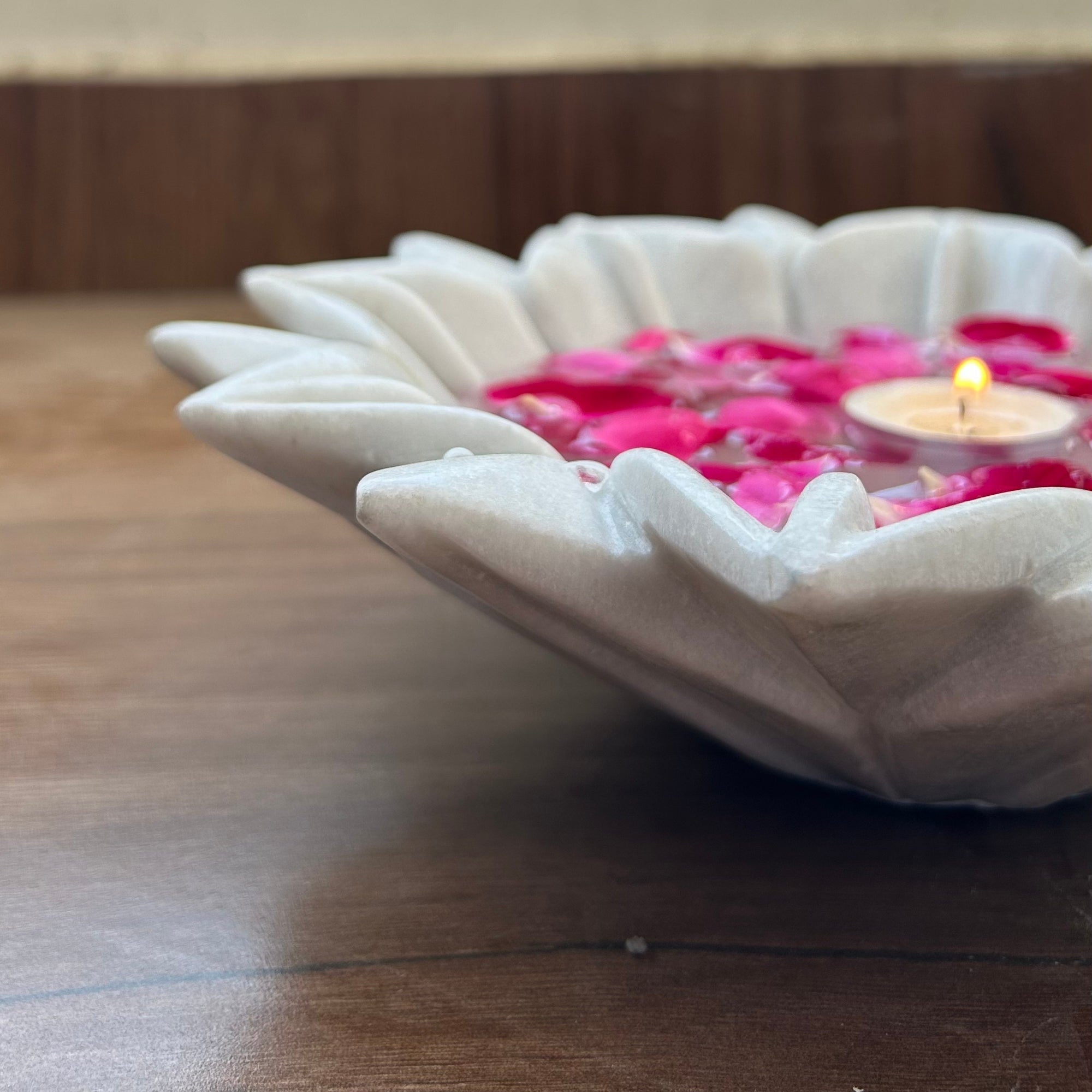 Lotus Crest Marble Urli