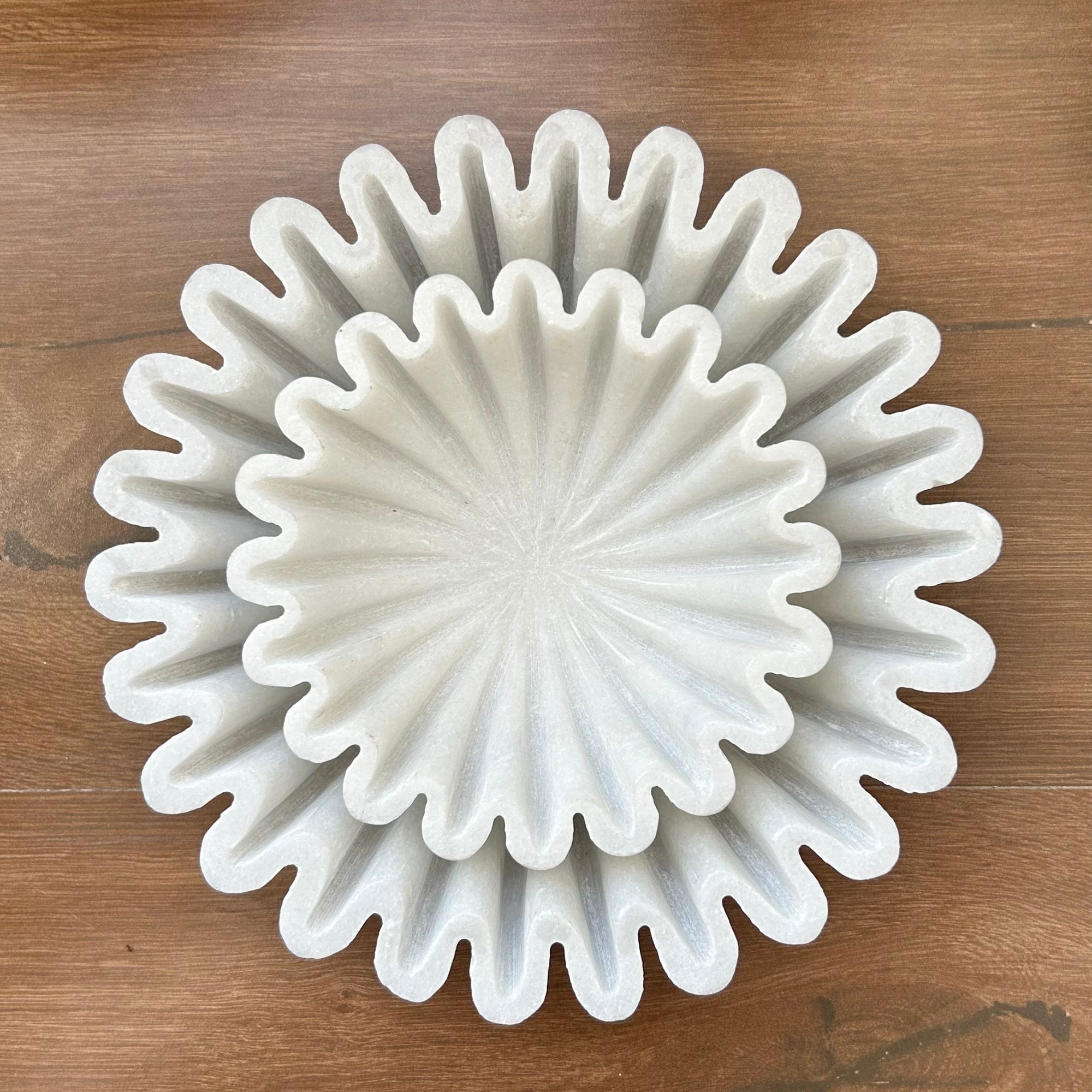 White Ruffle Marble Urli - 6 inch