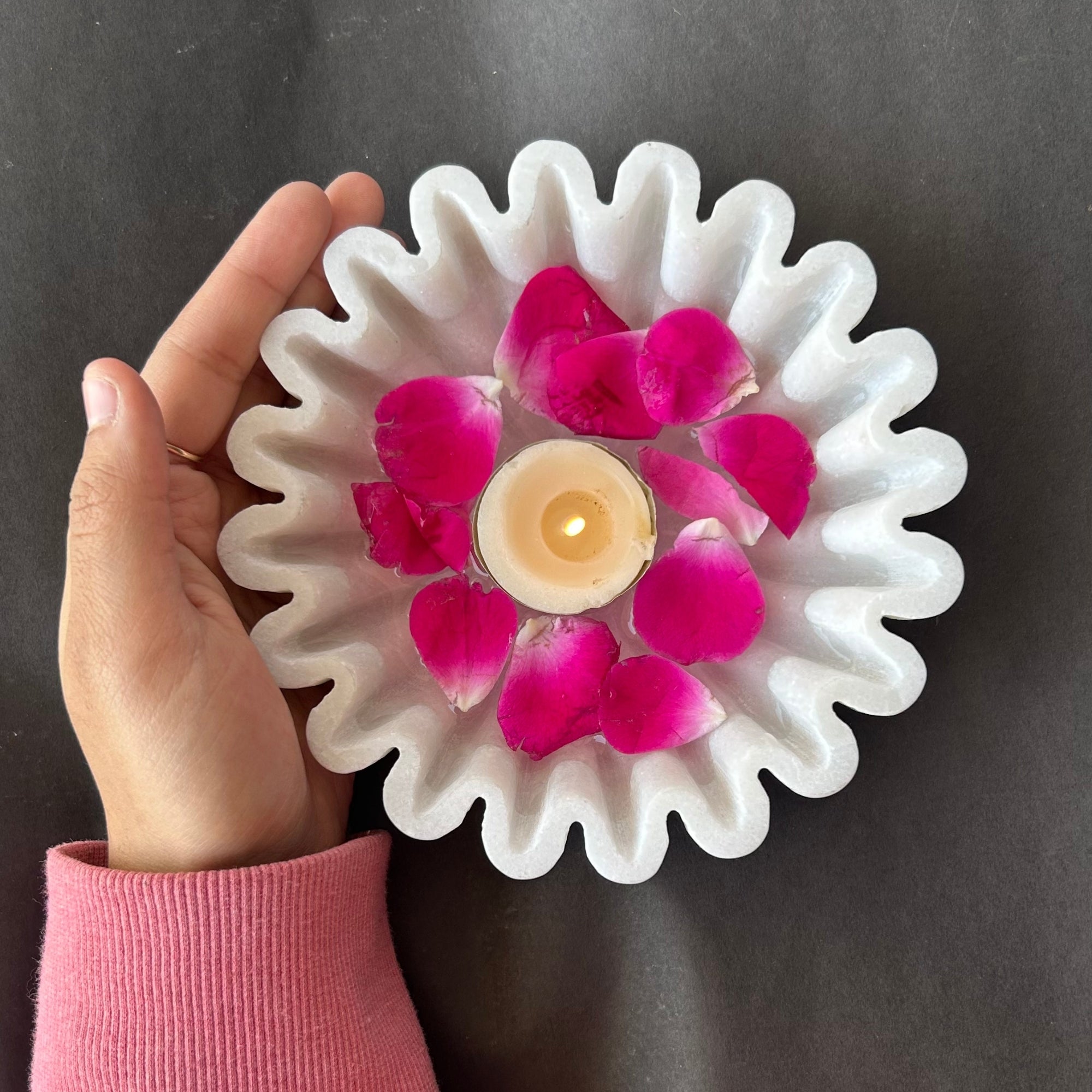 White Ruffle Marble Urli - 6 inch