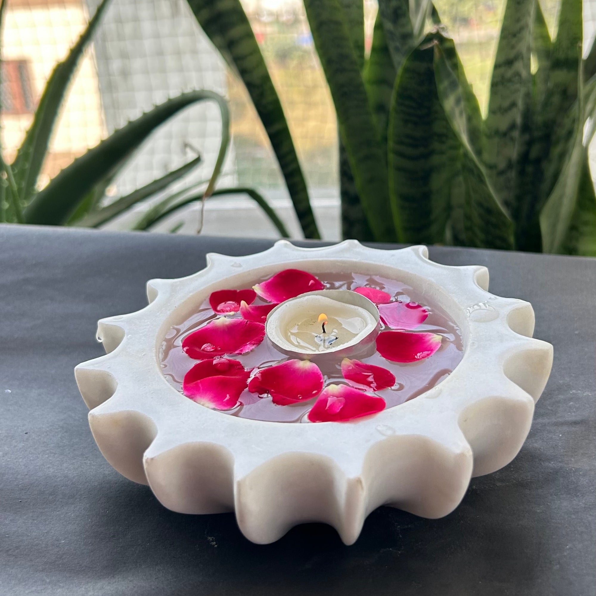 Sunburst Marble Urli