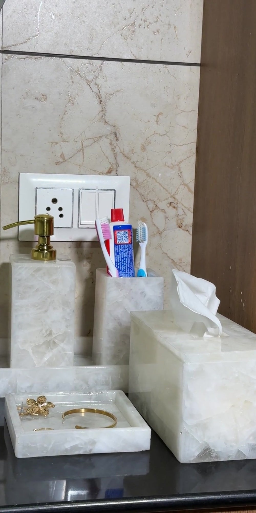 Bathroom set of 5 - White Quartz