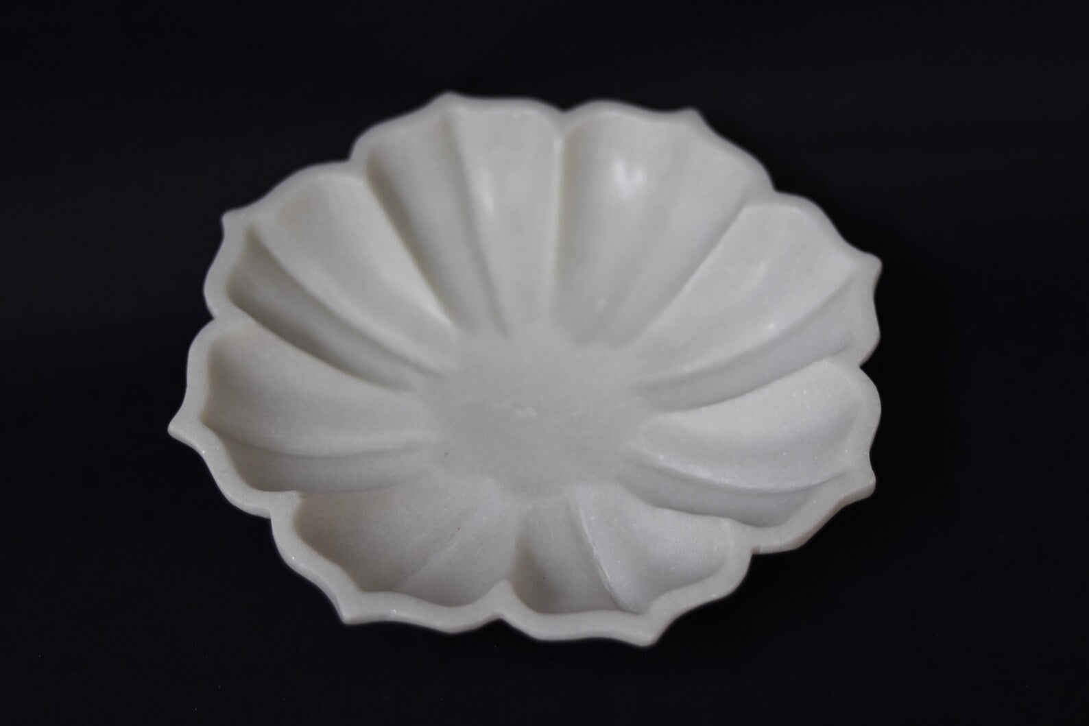 Petal Glow Marble Urli - 6 inch