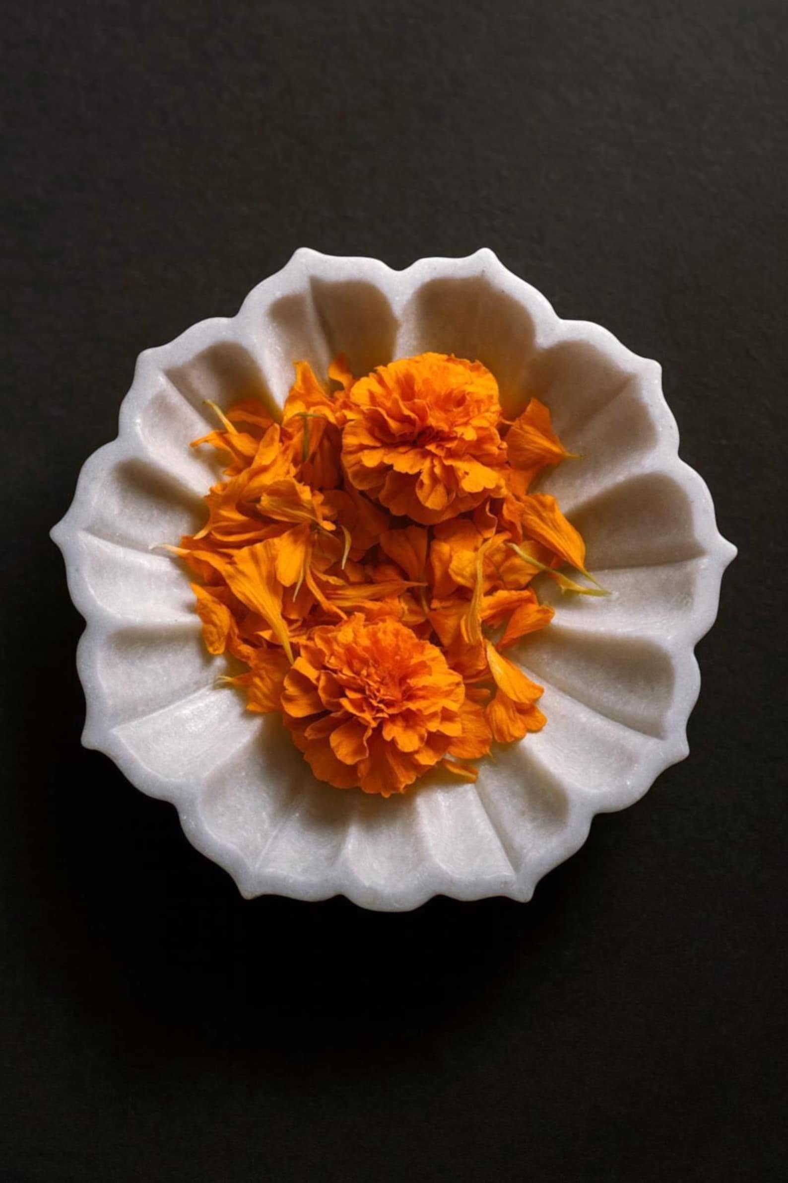 Petal Glow Marble Urli - 6 inch